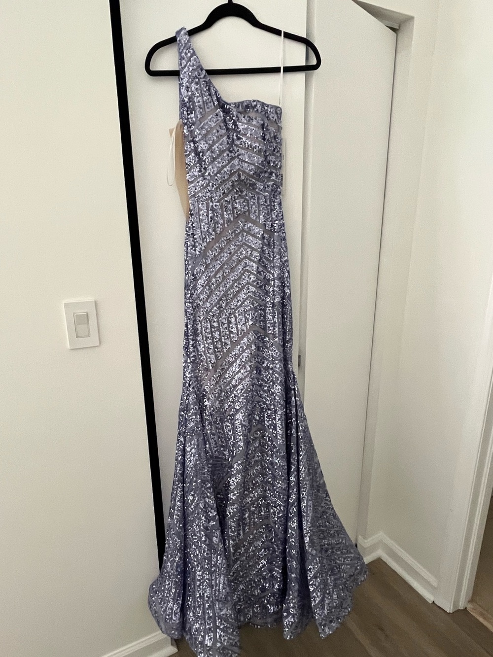 Jovani - Picture 3 of 4